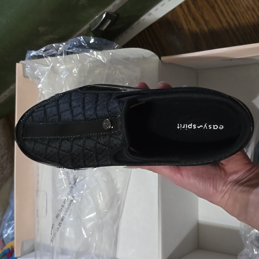 NIB EASY SPIRIT TRAVEL TIME BLACK SLIP ON SHOES